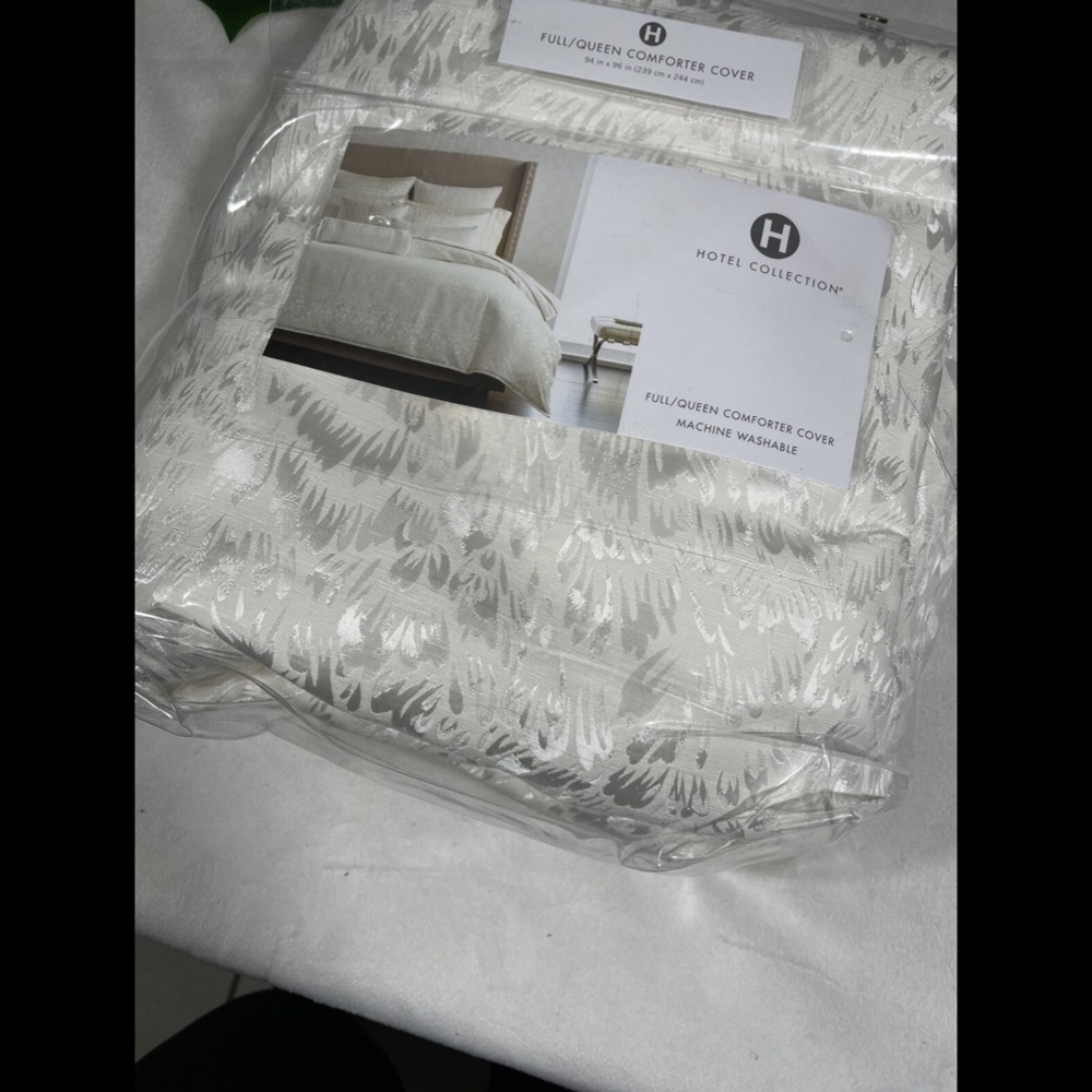 NIB‎ Hotel Collection Plume Full/Queen Duvet Cover
